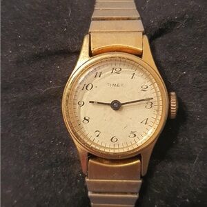 🦋 Vintage Timex Goldtone Wind-Up Women's Watch